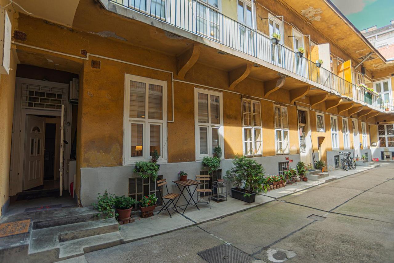 Magica - Cosy In The Heart Of *